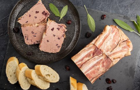 Liver paté with cranberries in bacon crust